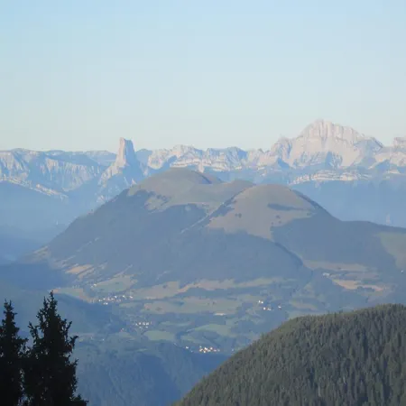 In Chatel Near Linga Gondola * שמרוסה